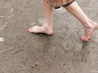 Feet - Viktoria - 2007-07-29 Barefoot home cleaning, spring slush and tender feet