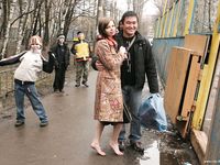 Feet - Viktoria - 2007-07-29 Barefoot home cleaning, spring slush and tender feet