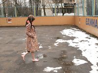 Feet - Viktoria - 2007-07-29 Barefoot home cleaning, spring slush and tender feet