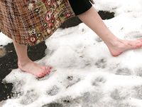 Feet - Viktoria - 2007-07-29 Barefoot home cleaning, spring slush and tender feet