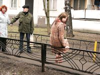 Feet - Viktoria - 2007-07-29 Barefoot home cleaning, spring slush and tender feet