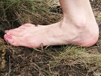 Feet - Viktoria - 2007-07-29 Barefoot home cleaning, spring slush and tender feet