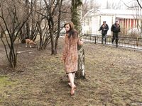 Feet - Viktoria - 2007-07-29 Barefoot home cleaning, spring slush and tender feet