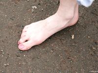 Feet - Viktoria - 2007-07-29 Barefoot home cleaning, spring slush and tender feet