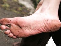 Feet - Viktoria - 2007-07-29 Barefoot home cleaning, spring slush and tender feet