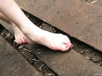 Feet - Viktoria - 2007-07-29 Barefoot home cleaning, spring slush and tender feet