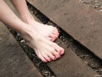 Feet - Viktoria - 2007-07-29 Barefoot home cleaning, spring slush and tender feet
