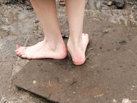 Feet - Viktoria - 2007-07-29 Barefoot home cleaning, spring slush and tender feet