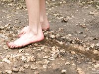 Feet - Viktoria - 2007-07-29 Barefoot home cleaning, spring slush and tender feet