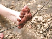 Feet - Viktoria - 2007-07-29 Barefoot home cleaning, spring slush and tender feet