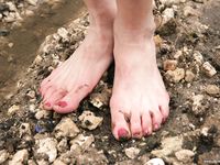 Feet - Viktoria - 2007-07-29 Barefoot home cleaning, spring slush and tender feet