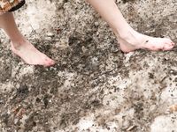 Feet - Viktoria - 2007-07-29 Barefoot home cleaning, spring slush and tender feet