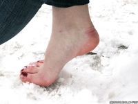 Feet - Yana - 2011-08-11 Snow and ice