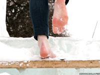 Feet - Yana - 2011-08-11 Snow and ice