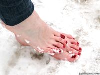 Feet - Yana - 2011-08-11 Snow and ice