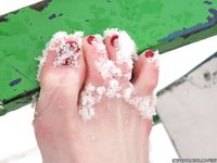 Feet - Yana - 2011-08-11 Snow and ice