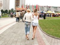 Feet - Zoya + Lana + Marisha - 2008-05-15 Barefoot ladies from Belarus