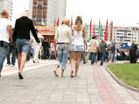Feet - Zoya + Lana + Marisha - 2008-05-15 Barefoot ladies from Belarus