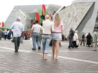 Feet - Zoya + Lana + Marisha - 2008-05-15 Barefoot ladies from Belarus