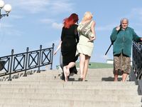 Feet - Zoya + Lera + Marisha - 2008-06-12 Barefoot ladies from Belarus