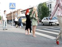 Feet - Zoya + Lera + Marisha - 2008-06-12 Barefoot ladies from Belarus