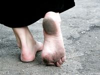 Feet - Zoya + Lera + Marisha - 2008-06-12 Barefoot ladies from Belarus