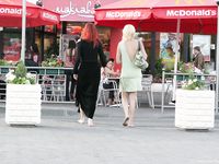 Feet - Zoya + Lera + Marisha - 2008-06-12 Barefoot ladies from Belarus