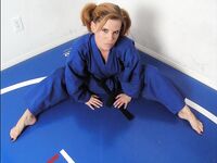 Barefoot Jujitsu Woman Domination