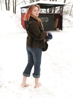 Feet - Alenka - 2006-08-19 Russian barefoot winter