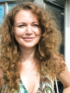 Feet - Alina A - 2015-04-22 Delightful barefoot girl