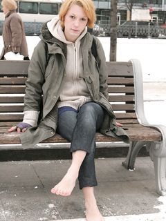 Feet - Alisa - 2011-03-27 Crazy barefoot girl in snowy streets