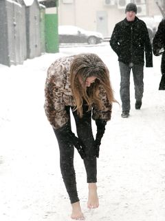 Feet - Anna B - 2011-04-28 Barefoot in snowstorm