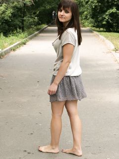 Feet - Anna G - 2012-11-11 Barefoot girl in a short skirt