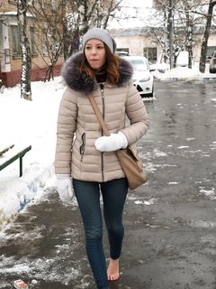 Feet - Anna J - 2016-02-13 In a winter street