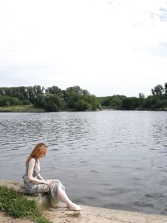 Feet - Elena - 2005-06-01 Simple barefoot pleasures of a city girl