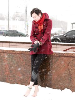 Feet - Elvira - 2011-09-01 Winter barefoot pleasure