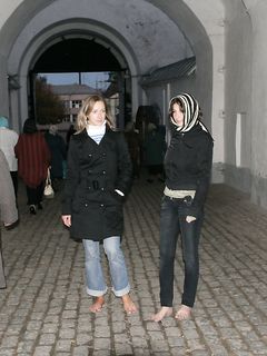 Feet - Ira B + Lena D - 2008-02-02 Long barefoot travel