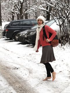 Feet - Irina A - 2015-08-27 Barefoot in the winter city