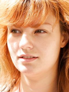 Feet - Irinka - 2009-10-07 Red-head barefoot beauty