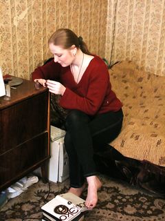 Feet - Julia A + Nastya - 2005-03-15 In public without shoes