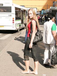 Feet - Julia A - 2009-09-30 Pretty lady