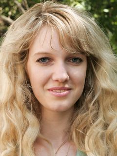 Feet - Julia F - 2011-12-25 Barefoot girl in sea-green dress