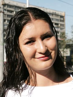 Feet - Julia G - 2012-02-19 A pleasant smile and tough soles