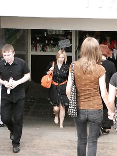 Feet - Kari - 2010-02-18 Barefoot blond baby in the city