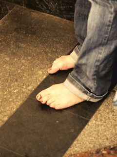 Feet - Katya A + Olga - 2007-12-03 Barefoot trips to Russian towns. Ryazan