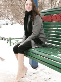 Feet - Katya E - 2011-03-27 Shivering bare feet