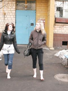 Feet - Lilia + Nadja - 2007-07-10 Frozen soles