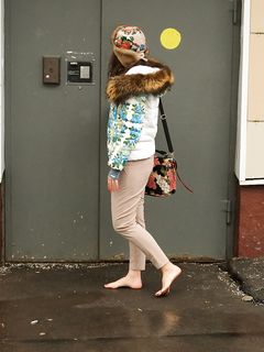 Feet - Maria E - 2014-10-27 Good weather for walking barefoot