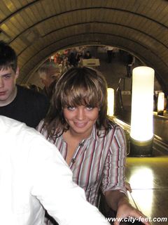 Feet - Marinka - 2007-07-07 Barefoot coquettish girl