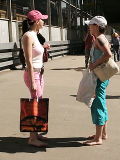 Feet - Marisha + Ksusha - 2007-06-01 Barefoot trips to Russian towns. Serpukhov
